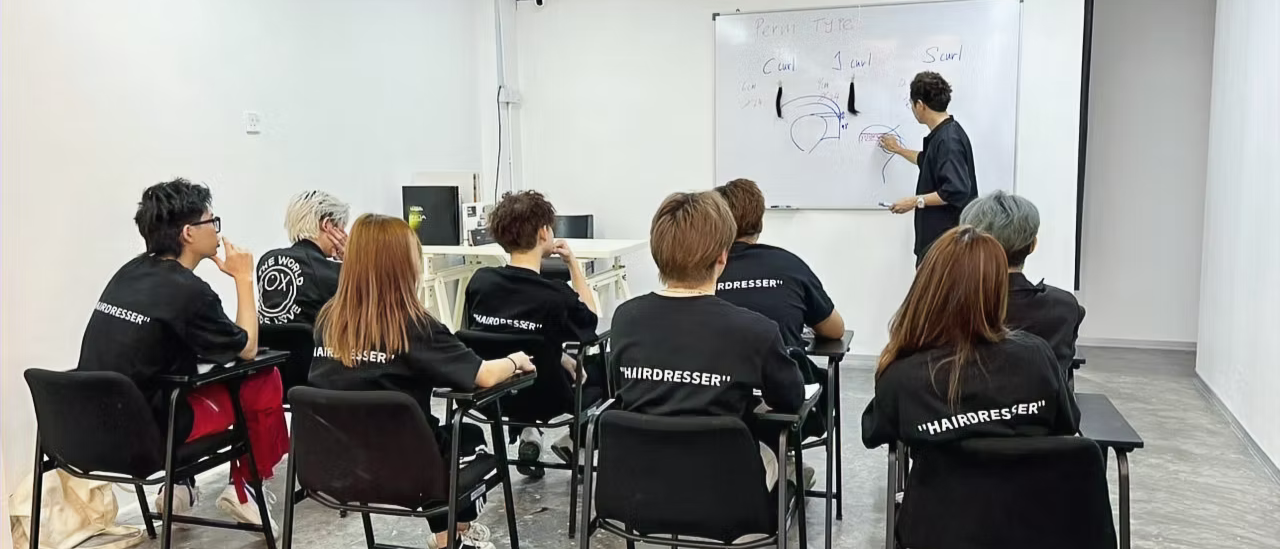 AM&PMHairStudioandAcademy​